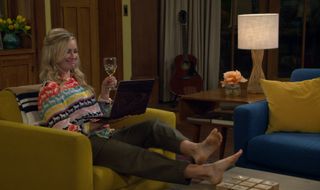 Beth Behrs feet photo thumbnail