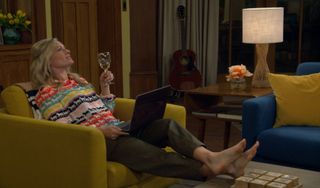 Beth Behrs feet photo thumbnail