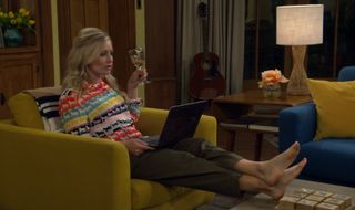 Beth Behrs feet photo thumbnail