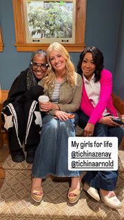 Beth Behrs feet photo 3