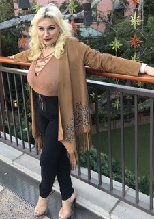 Beth Chapman feet photo 8