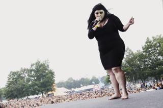 Beth Ditto feet photo 2