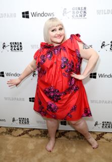 Beth Ditto feet photo 3