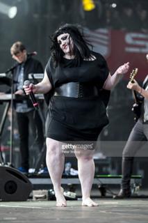 Beth Ditto feet photo 8