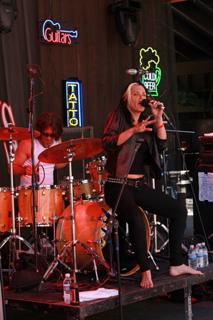 Beth Hart feet photo 1