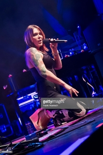 Beth Hart feet photo 9