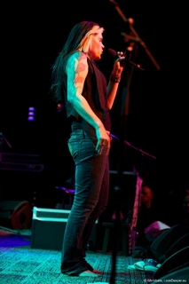 Beth Hart feet photo 1