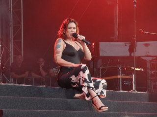 Beth Hart feet photo 4