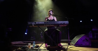 Beth Hart feet photo 12