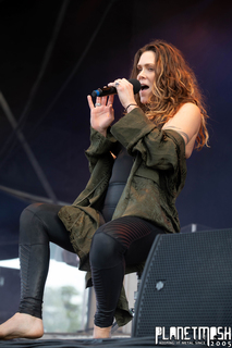 Beth Hart feet photo 17