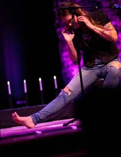Beth Hart feet photo 9