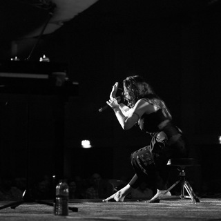 Beth Hart feet photo 13