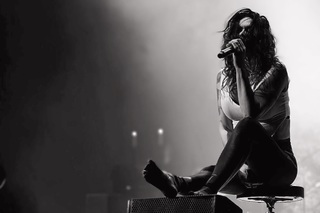 Beth Hart feet photo 11