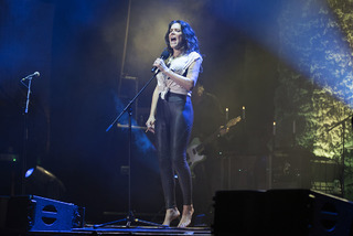 Beth Hart feet photo 7