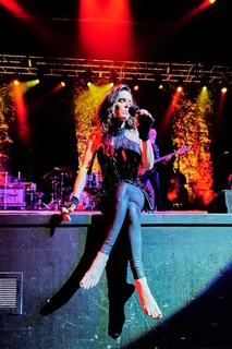 Beth Hart feet photo 3