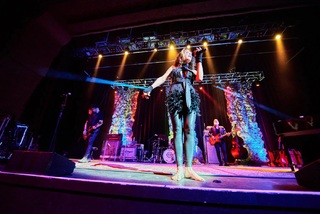Beth Hart feet photo 20