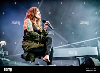 Beth Hart feet photo 20