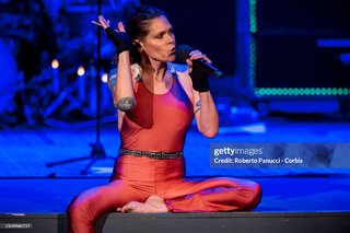 Beth Hart feet photo 5