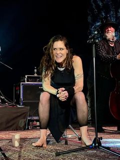 Beth Hart feet photo 1