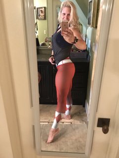 Beth Phoenix feet photo thumbnail