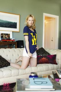 Beth Riesgraf feet photo thumbnail