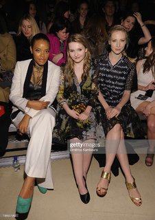 Beth Riesgraf feet photo thumbnail