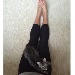 Beth Stern feet photo thumbnail