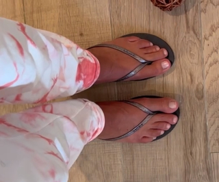 Beth Stern feet photo thumbnail