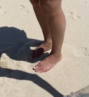 Beth Stern feet photo thumbnail
