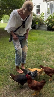 Beth Stern feet photo thumbnail