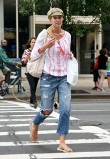 Beth Stern feet photo thumbnail