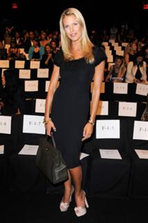 Beth Stern feet photo thumbnail