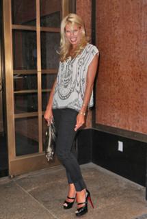 Beth Stern feet photo thumbnail