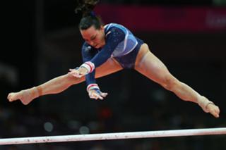 Beth Tweddle feet photo 4