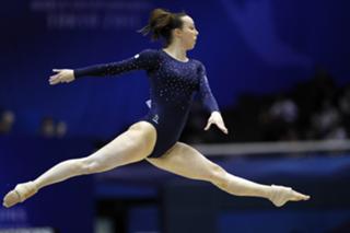 Beth Tweddle feet photo 3