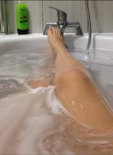 Bethan Mary Leadley feet photo 5