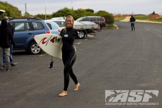 Bethany Hamilton feet photo 11