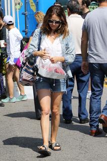 Bethany Joy Lenz feet photo thumbnail