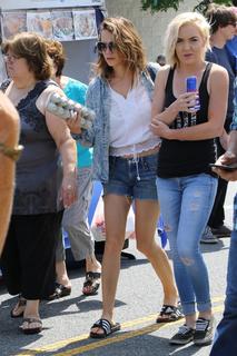 Bethany Joy Lenz feet photo thumbnail