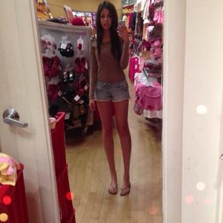 Bethany Mota feet photo thumbnail