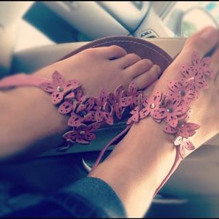 Bethany Mota feet photo thumbnail