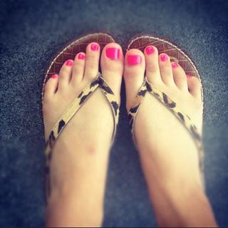 Bethany Mota feet photo thumbnail