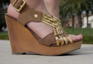 Bethany Mota feet photo thumbnail