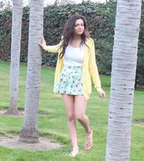 Bethany Mota feet photo thumbnail