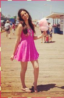 Bethany Mota feet photo thumbnail