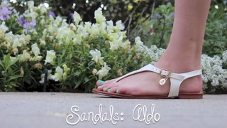 Bethany Mota feet photo thumbnail
