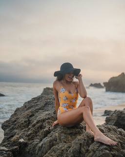Bethany Mota feet photo thumbnail
