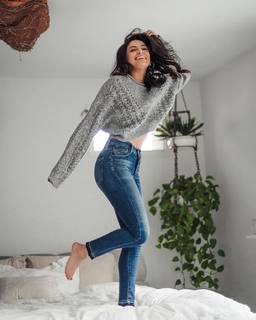 Bethany Mota feet photo thumbnail