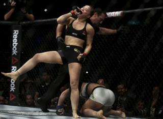 Bethe Correia feet photo 3