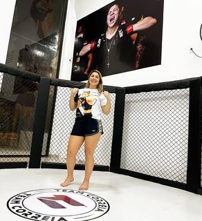 Bethe Correia feet photo 9